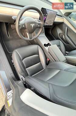 Седан Tesla Model 3 2021 в 