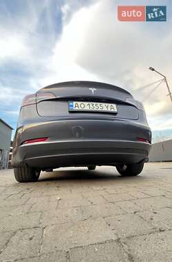 Седан Tesla Model 3 2021 в 