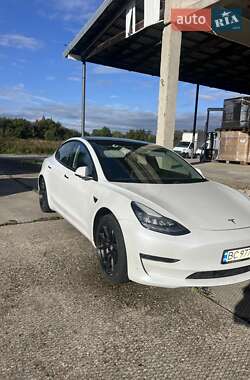 Седан Tesla Model 3 2020 в Стрые