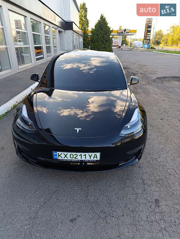 Седан Tesla Model 3 2023 в 