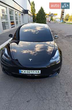 Седан Tesla Model 3 2023 в 