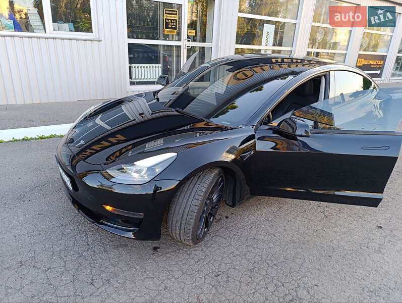 Седан Tesla Model 3 2023 в Харькове