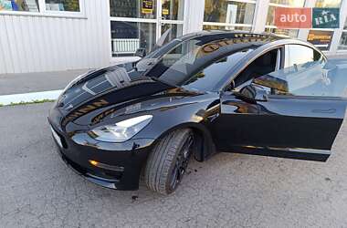 Седан Tesla Model 3 2023 в 