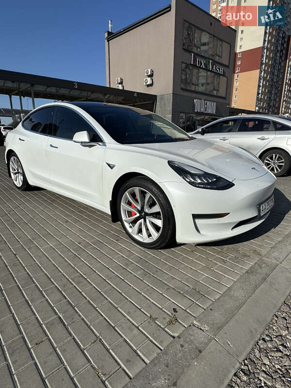 Седан Tesla Model 3 2019 в Киеве