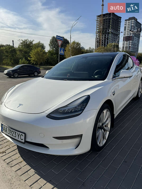Седан Tesla Model 3 2019 в Киеве
