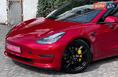 Седан Tesla Model 3 2020 в 