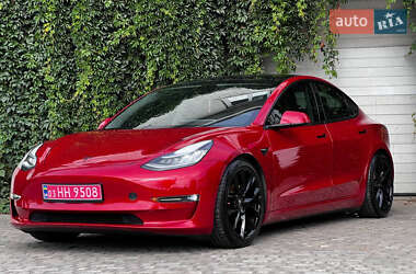 Седан Tesla Model 3 2020 в 
