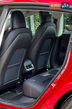 Седан Tesla Model 3 2020 в 
