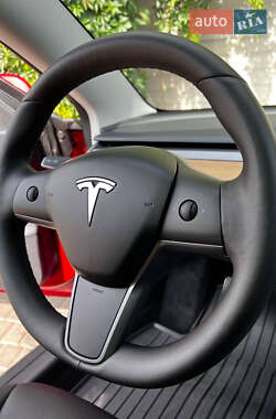 Седан Tesla Model 3 2020 в 