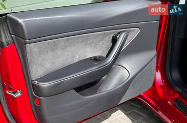 Седан Tesla Model 3 2020 в 