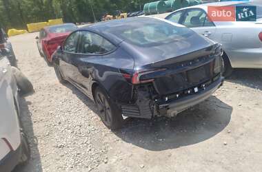Седан Tesla Model 3 2024 в 