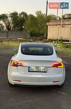 Седан Tesla Model 3 2022 в 