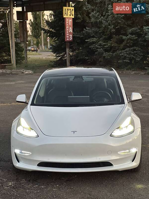 Седан Tesla Model 3 2022 в Кривому Розі