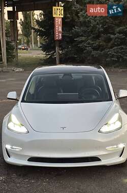 Седан Tesla Model 3 2022 в 