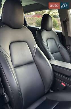 Седан Tesla Model 3 2022 в 
