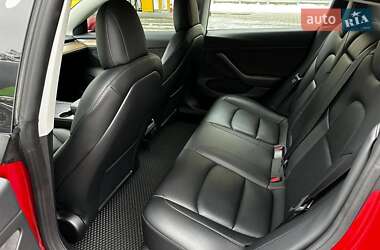 Седан Tesla Model 3 2022 в 