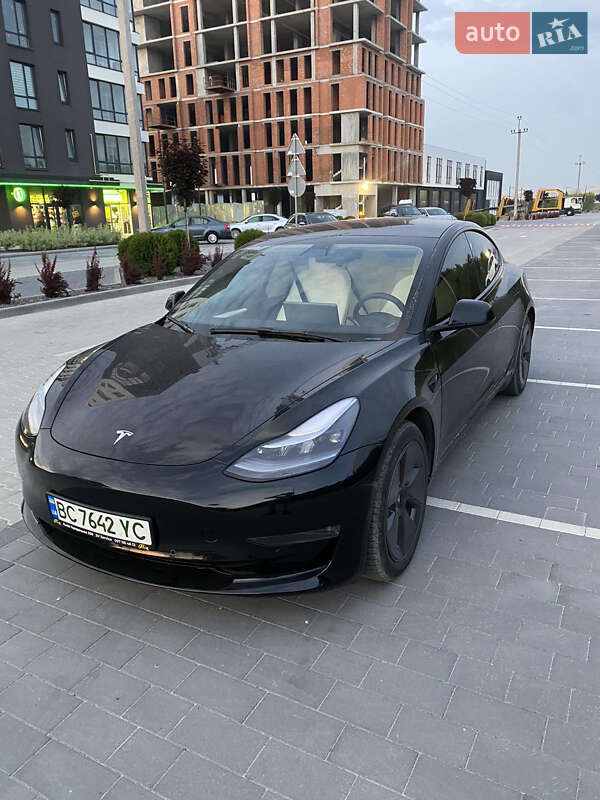 Седан Tesla Model 3 2021 в 