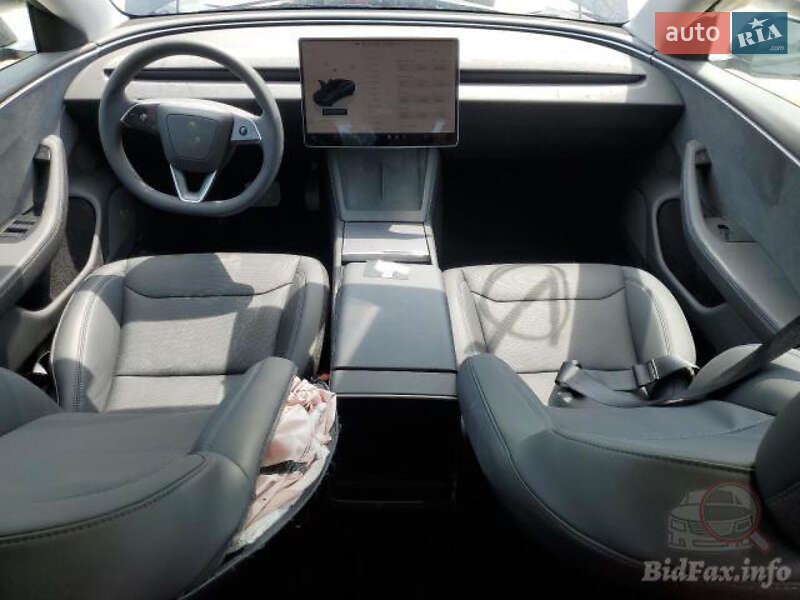 Седан Tesla Model 3 2024 в Самборе