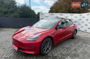Седан Tesla Model 3 2022 в 