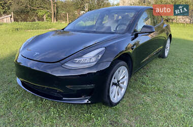 Седан Tesla Model 3 2021 в Бродах