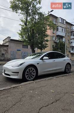 Седан Tesla Model 3 2021 в 
