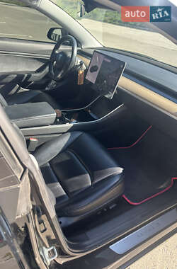 Седан Tesla Model 3 2019 в 