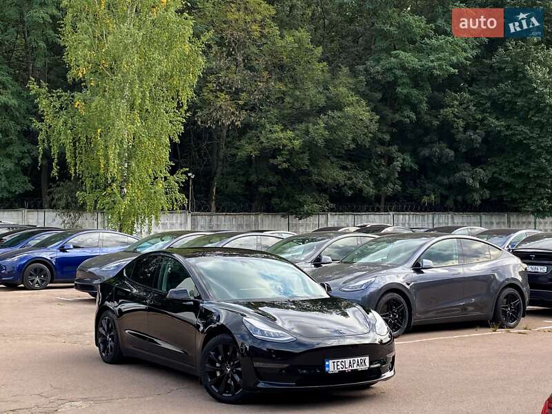 Седан Tesla Model 3 2018 в Києві