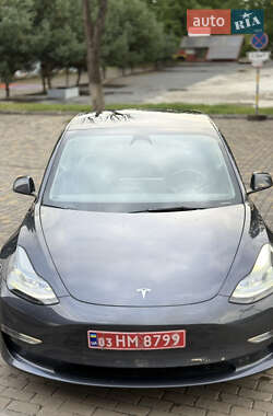 Седан Tesla Model 3 2022 в 