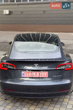 Седан Tesla Model 3 2022 в 