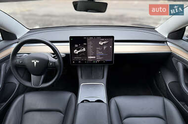 Седан Tesla Model 3 2022 в 