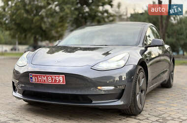 Седан Tesla Model 3 2022 в 