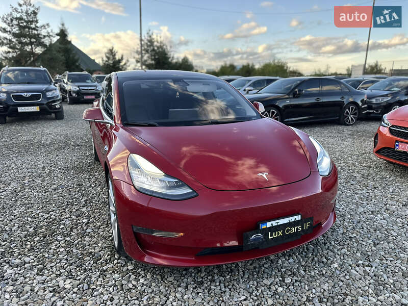 Седан Tesla Model 3 2018 в Ивано-Франковске