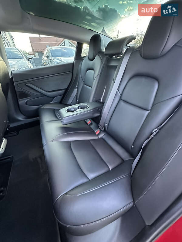 Седан Tesla Model 3 2018 в Ивано-Франковске