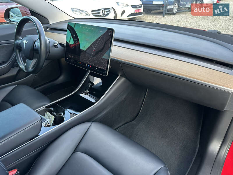 Седан Tesla Model 3 2018 в Ивано-Франковске
