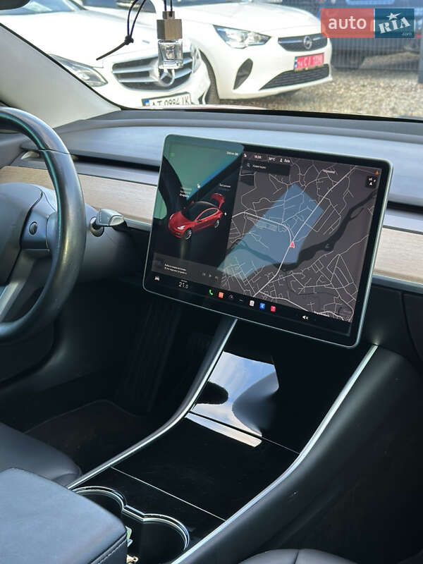 Седан Tesla Model 3 2018 в Ивано-Франковске
