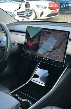 Седан Tesla Model 3 2018 в 