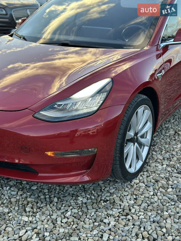 Седан Tesla Model 3 2018 в Ивано-Франковске