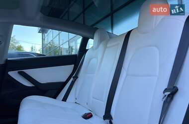 Седан Tesla Model 3 2020 в 