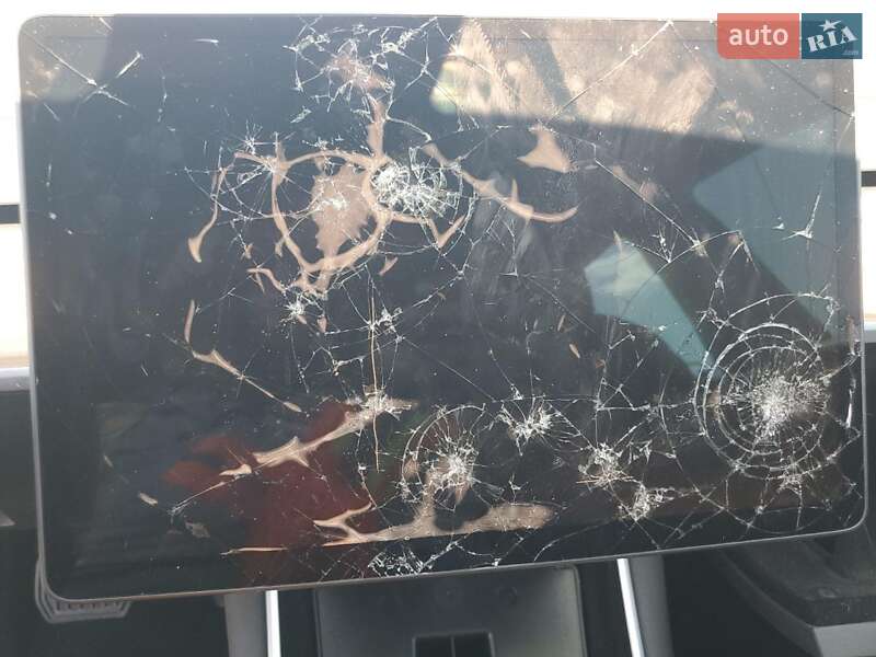 Седан Tesla Model 3 2018 в Луцке