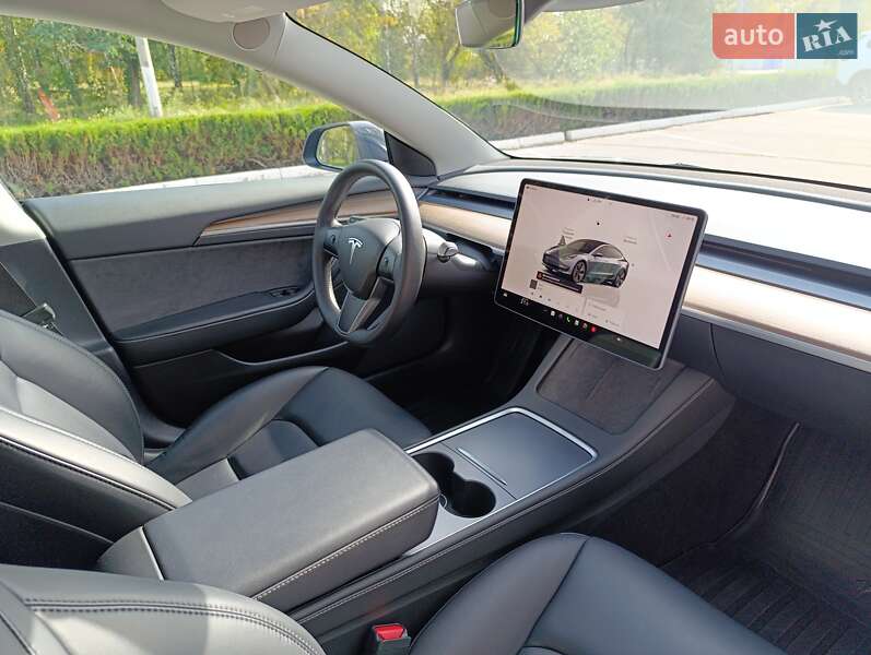 Седан Tesla Model 3 2022 в Кременчуці