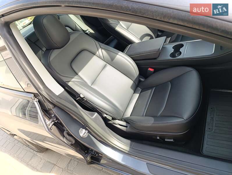 Седан Tesla Model 3 2022 в Кременчуці