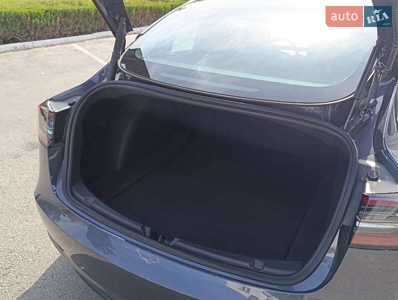 Седан Tesla Model 3 2022 в Кременчуці