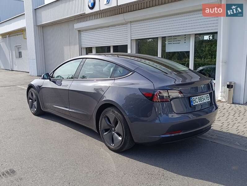 Седан Tesla Model 3 2022 в Кременчуці