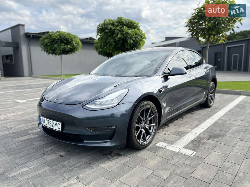 Седан Tesla Model 3 2018 в Луцке