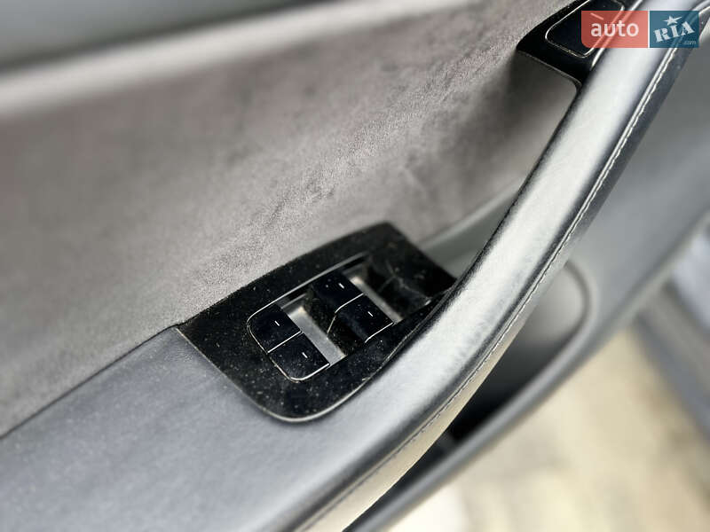 Седан Tesla Model 3 2018 в Луцке