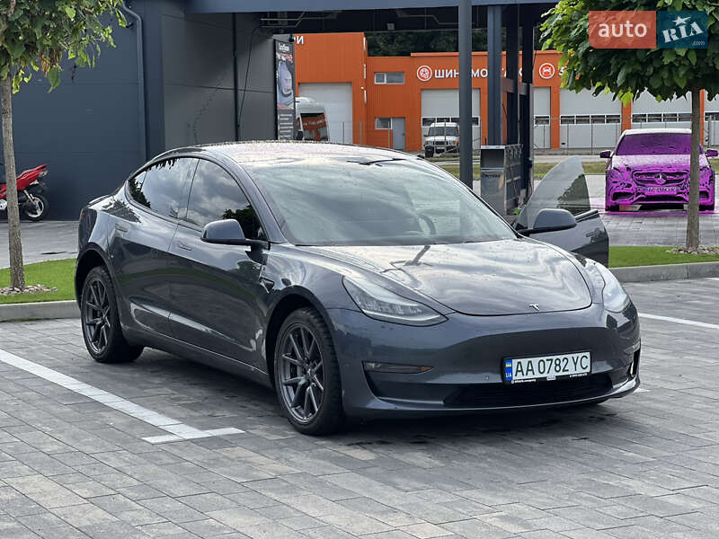 Седан Tesla Model 3 2018 в Луцке