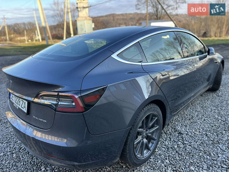 Седан Tesla Model 3 2019 в Черновцах