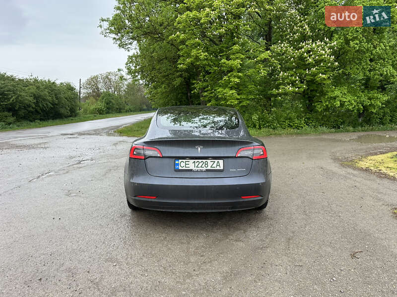 Седан Tesla Model 3 2019 в Черновцах