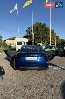 Седан Tesla Model 3 2024 в 