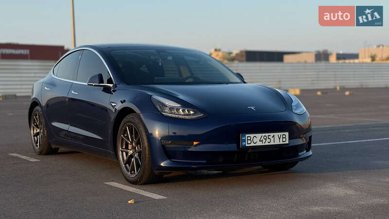 Седан Tesla Model 3 2018 в Львові